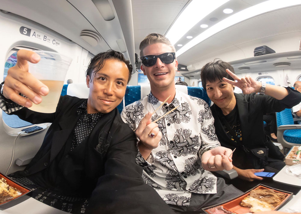 レスリー・キー氏の撮影アシスタントに
Leslie Kee's shooting assistant