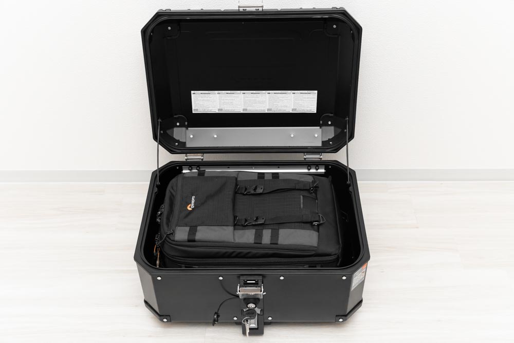 GIVI OBKN58にロープロのプロトレッカー BP350AW Ⅱを収納