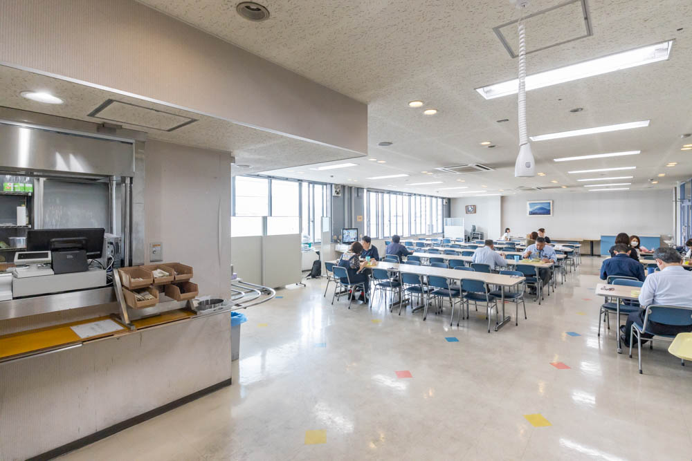 神戸市東部中央卸売市場の2階にある大食堂