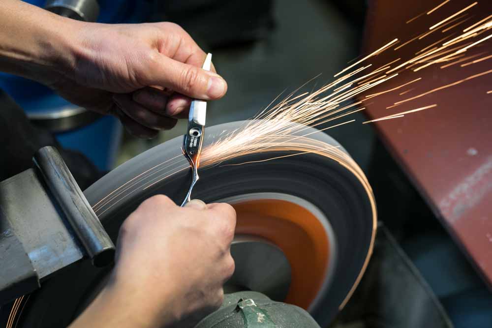 ハサミの製造現場