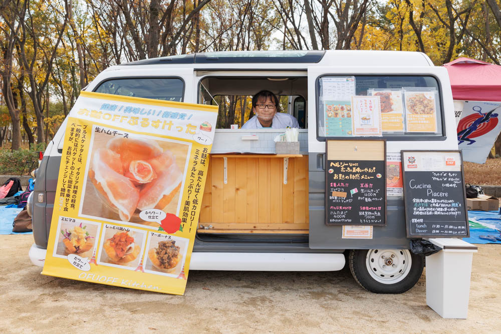 イタリア料理店「クッチィーナピアチェーレ」のキッチンカー
