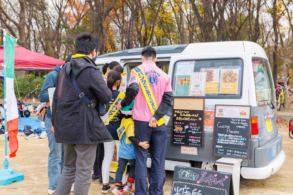 イタリア料理店「クッチィーナピアチェーレ」のキッチンカー