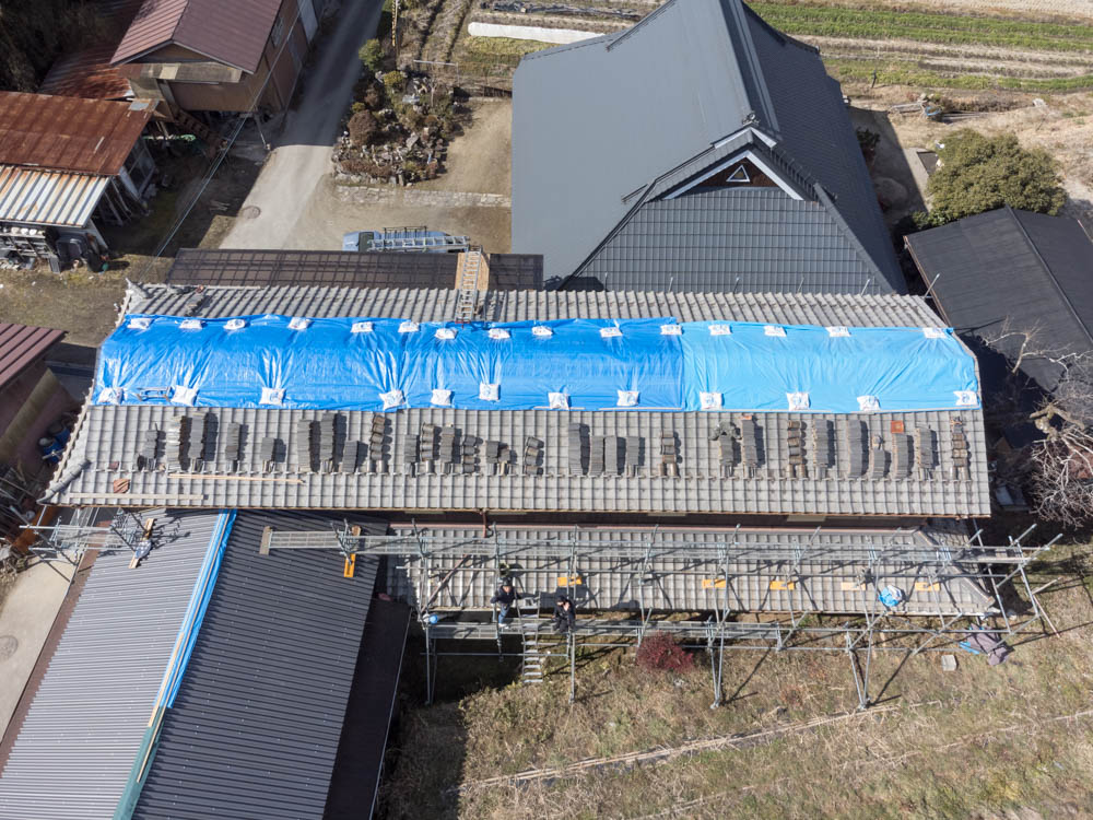 ドローンで屋根工事の撮影