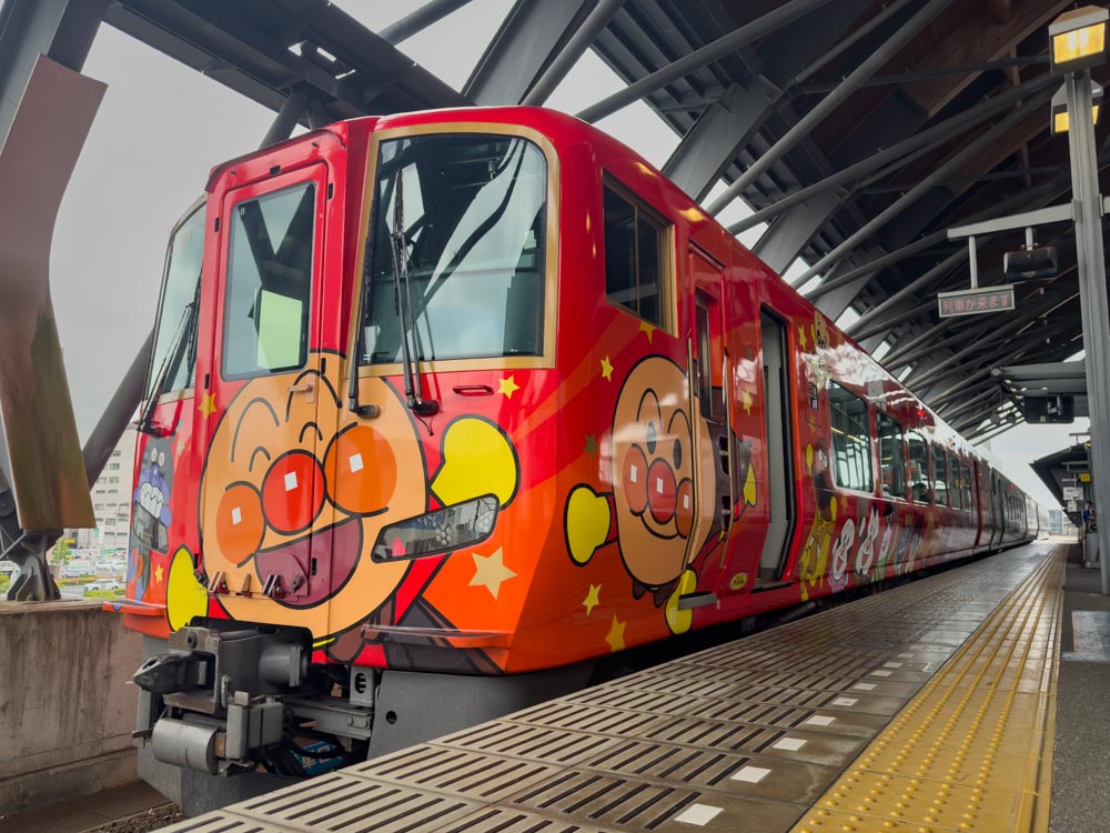 アンパンマンの電車